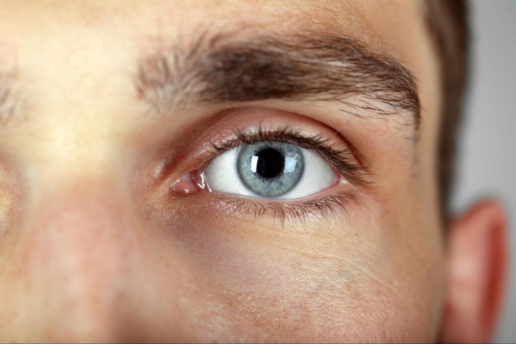 Augen als Symbol für das Verhalten nach Grauer-Star-OP